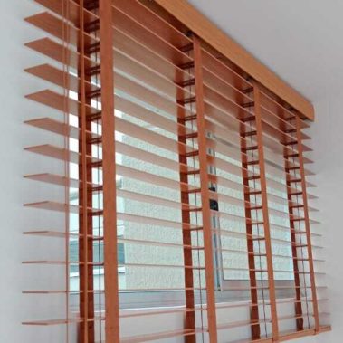 Persiana de madera - Smart House